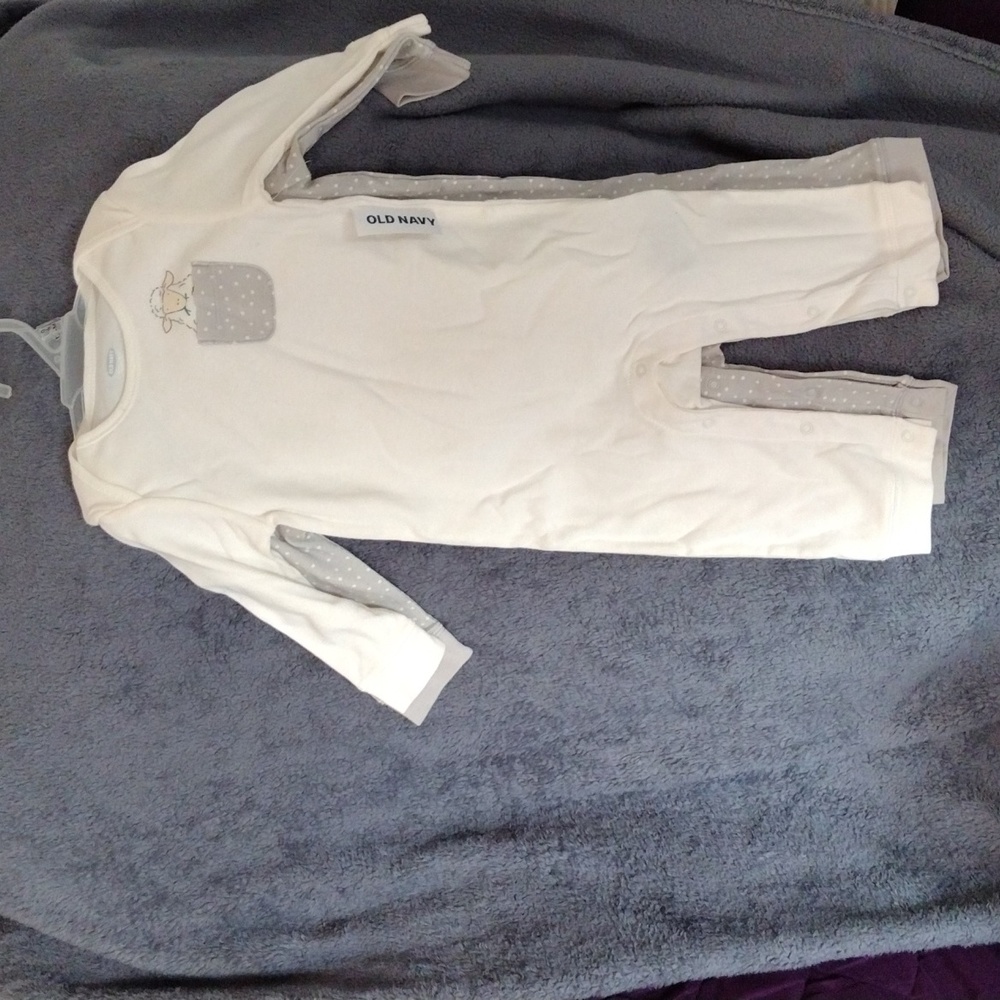 NWT Old Navy Set of 2 Long sleeve Onesies